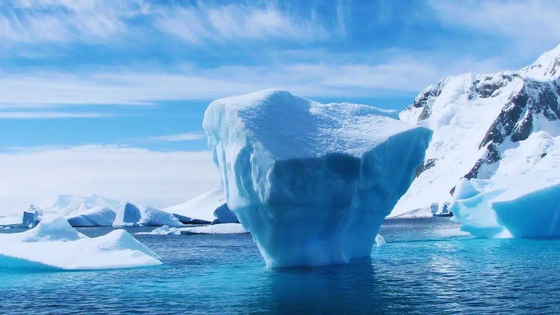 Melt Antarctic ice burg
