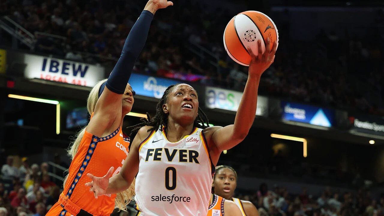 Indiana Fever vs Connecticut Sun: Thrills at Gainbridge Fieldhouse